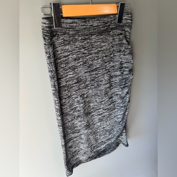 Wilfred free by Aritzia, size XXS, Tyra faux ruched wrap body con skirt, stretch - Picture 4 of 8